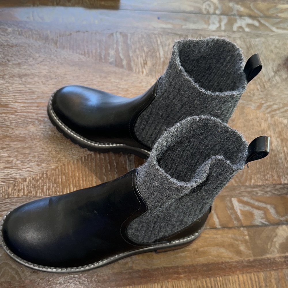 Black Universal Thread ankle boots sz 8